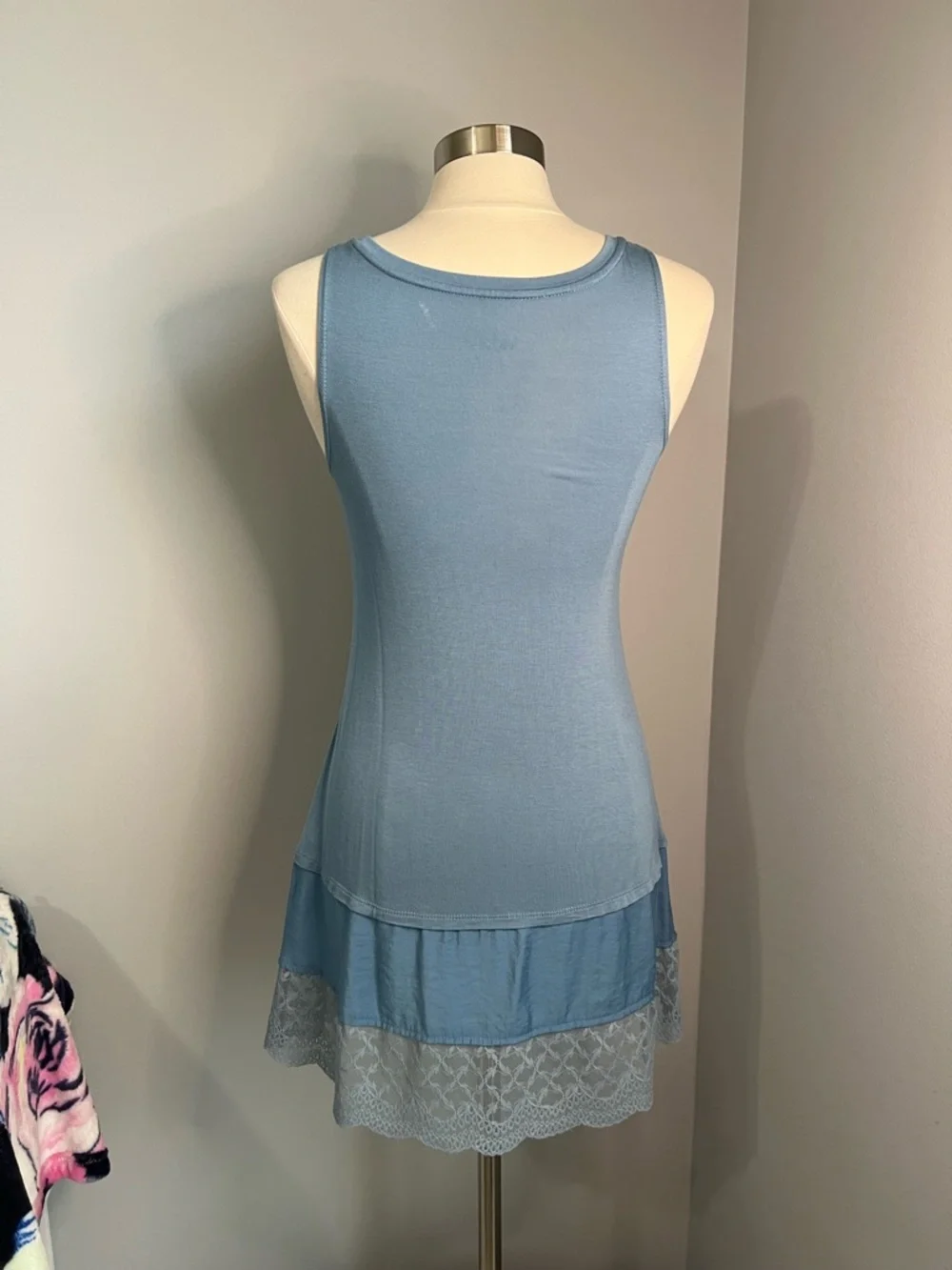 LOGO Layers by Lori Goldstein Size XXS Blue Knit Tank with Lace & Woven Trim